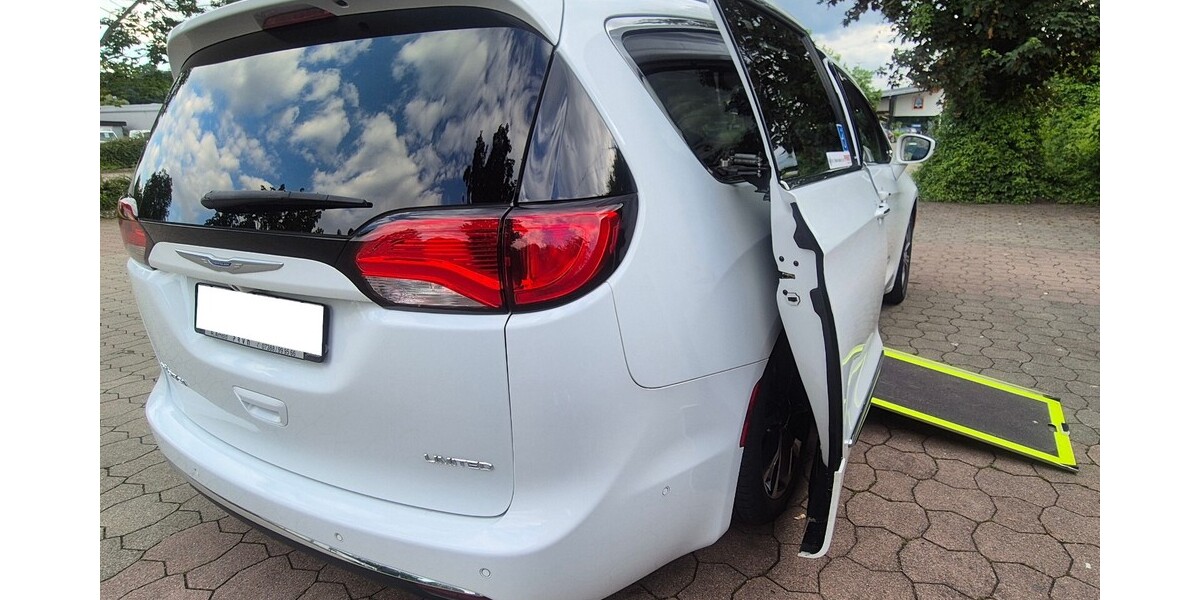 Chrysler Pacifica 84.700 km 50.990 &euro; Ebersbach 01561