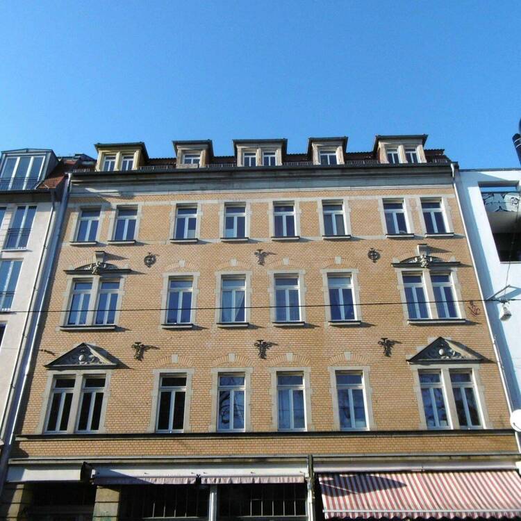 Alaunstraße - Rarität! 4- Zimmer- Wohnung mit Westbalkon – auf Wunsch mit Tiefgarage!
