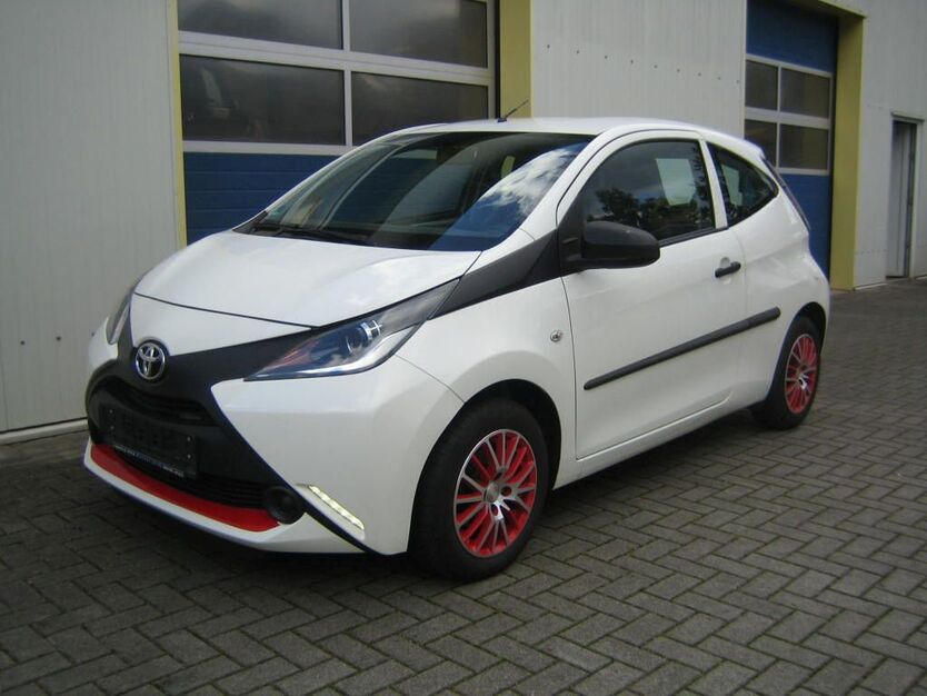 Toyota Aygo (X) 74.006 km 6.700 € Dresden 01157