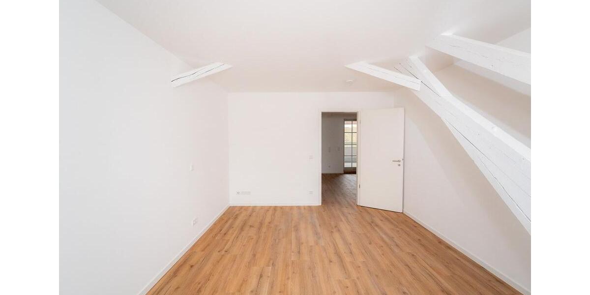 Dachgeschoßwohnung Dresden Loschwitz - 6 Zimmer, 160 m&sup2;, 2.200&euro; | Angebot:23432216