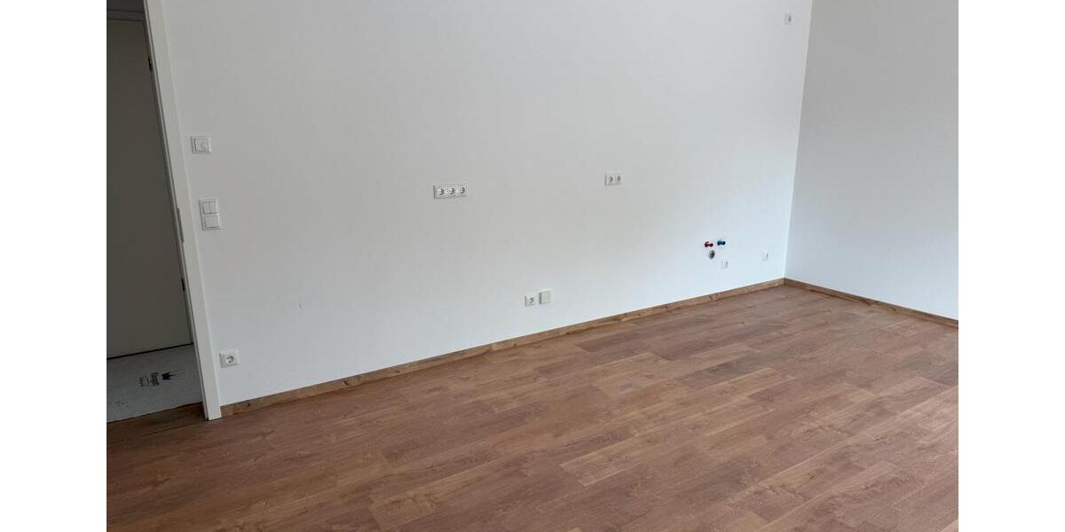 Erdgeschoßwohnung Dresden Klotzsche - 4 Zimmer, 100 m&sup2;, 1.750&euro; | Angebot:26477172