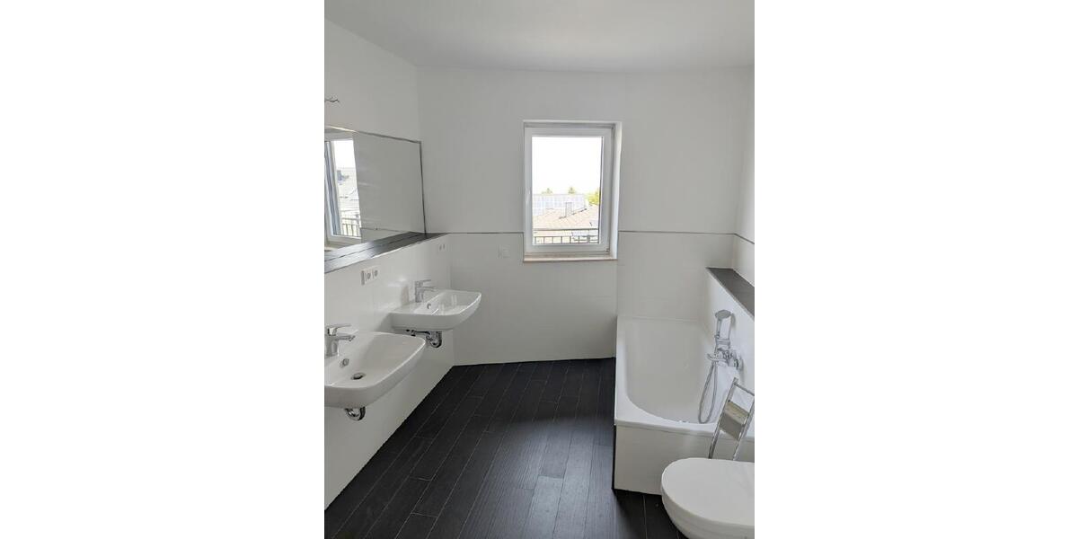 Etagenwohnung Freital - 3 Zimmer, 138 m&sup2;, 1.800&euro; | Angebot:26463166