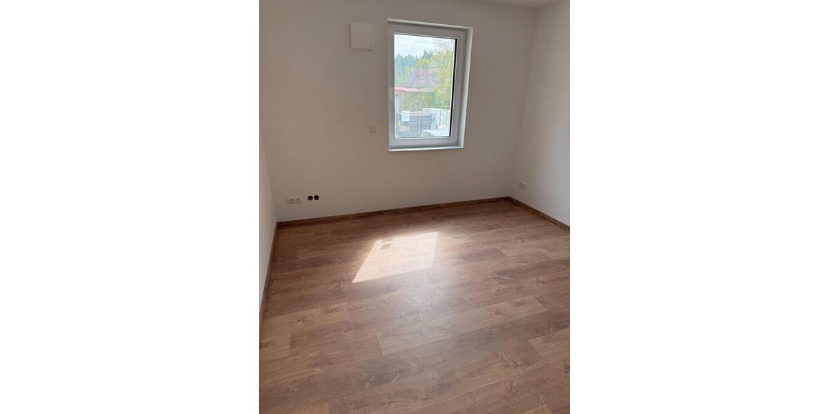 Erdgeschoßwohnung Dresden Klotzsche - 4 Zimmer, 100 m&sup2;, 1.750&euro; | Angebot:26478455