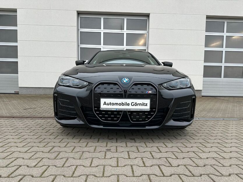 BMW i4 25.200 km 59.999 € Halsbrücke OT Erlicht 09633