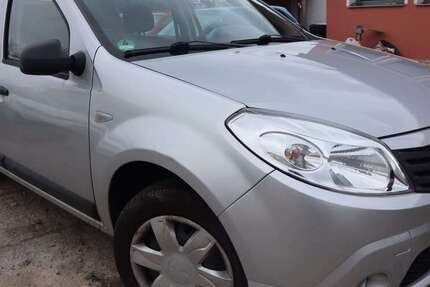 Dacia Sandero 96.000 km 2.999 &euro; Dresden 01237