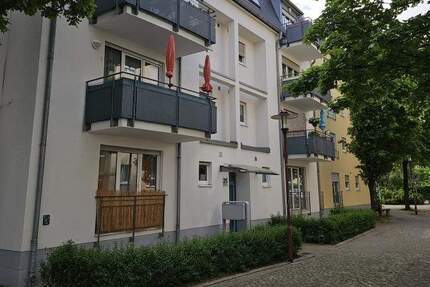 Eindrucksvoll Wohnen im Dachgeschoss! Großer Balkon, Tageslichtbad mit Wanne, ruhige Lage! 2 zimmer