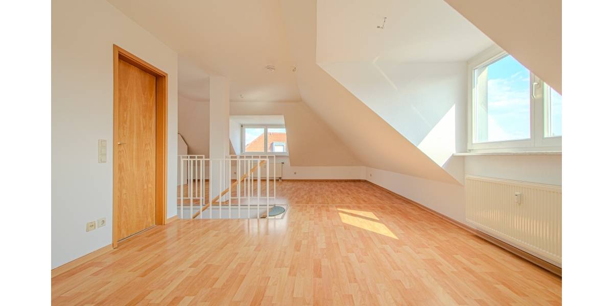 BEZUGSFREI – GEMÜTLICHE MAISONETTE – DACHTERRASSE – DUSCHBAD MIT FENSTER – TG-PARKER - Maisonettenwohnung Dresden Strehlen | Angebot:25857011