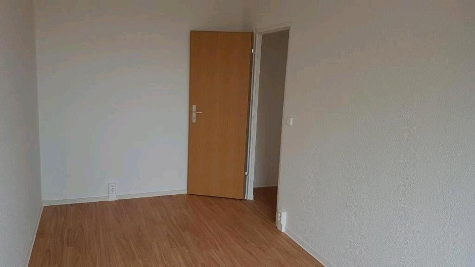 Etagenwohnung Dresden Prohlis - 4 Zimmer, 76 m&sup2;, 180.000&euro; | Angebot:27193284