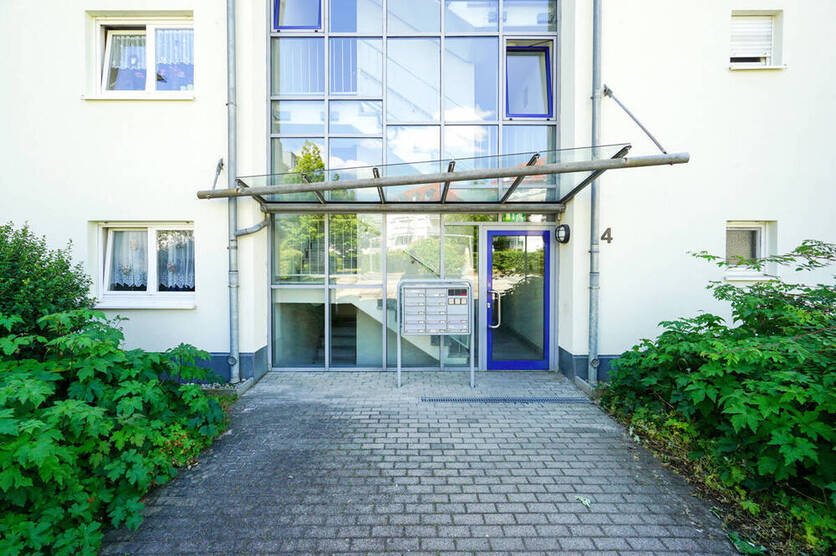 Helle Erdgeschoßwohnung mit großzügiger Terrasse!