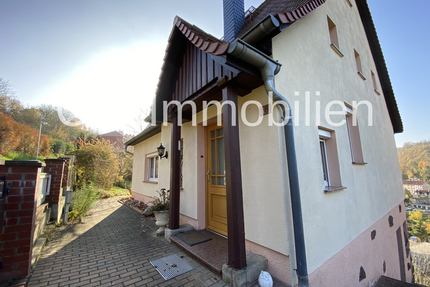 Charme trifft Charakter: Aufwendig saniertes Einfamilienhaus mit Türmchen und Gartenidylle