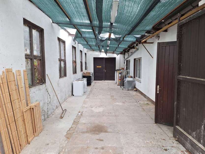 Halle in Dresden 2.850 € 570 m²