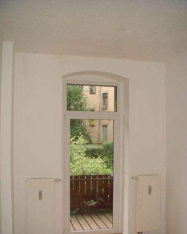 2-Raum-Wohnung mit Balkon, ruhige Seitenstraße, zentral gelegen 2 zimmer