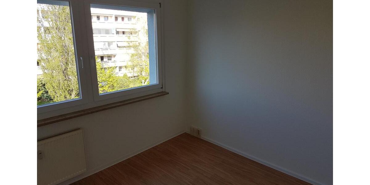 Etagenwohnung Dresden Prohlis - 4 Zimmer, 76 m&sup2;, 179.000&euro; | Angebot:25992218