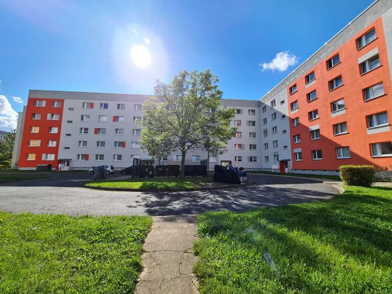 Wohnung zum Mieten in Pirna 334,46 € 65.58 m²