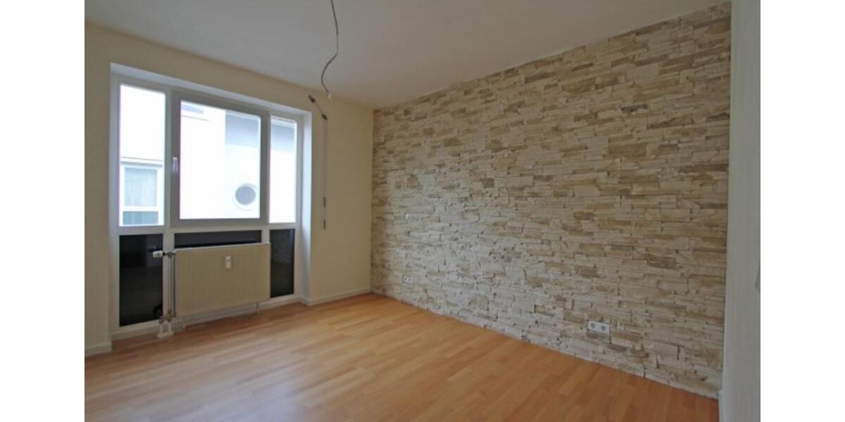 Top Altersvorsorge mit 4,8% Mietrendite, Stellplatz, Balkon & EBK 2 zimmer