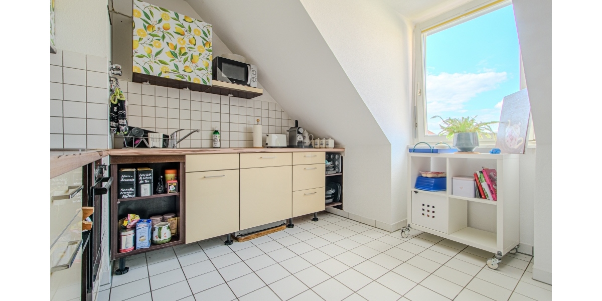 BEZUGSFREI – GEMÜTLICHE MAISONETTE – DACHTERRASSE – DUSCHBAD MIT FENSTER – TG-PARKER - Maisonettenwohnung Dresden Strehlen | Angebot:25496278