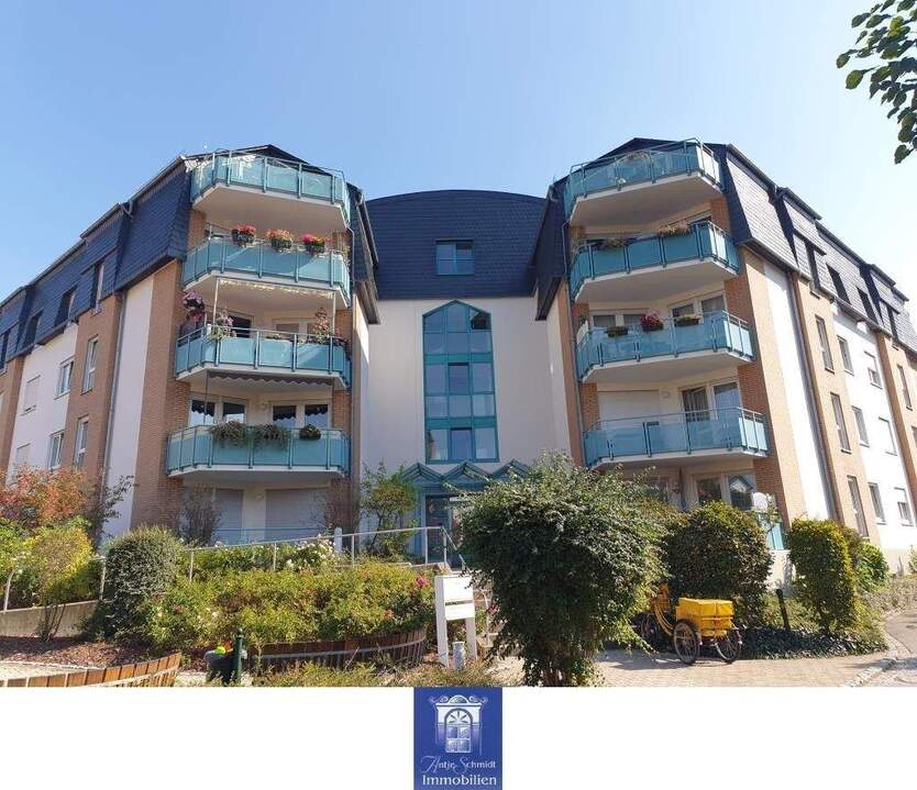 Interessante Dachwohnung mit großem Balkon und perfektem Blick zum Wohlfühlen! 2 zimmer