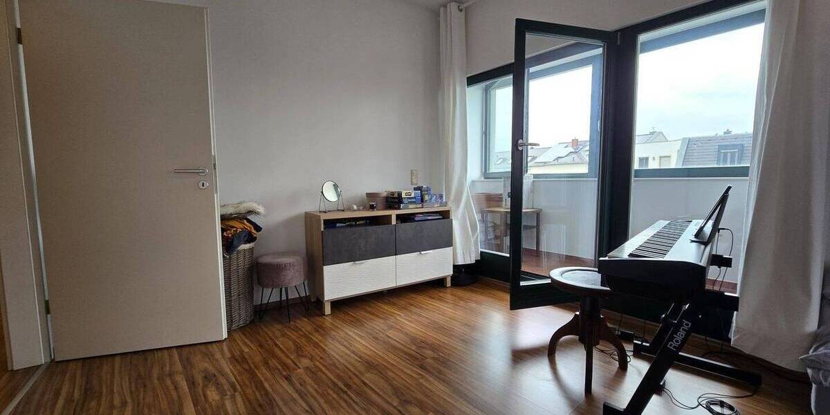 großzügige 2-Zimmer-Dachgeschosswohnung mit BalkonLoggia und EBK (wenn gewünscht) 2 zimmer