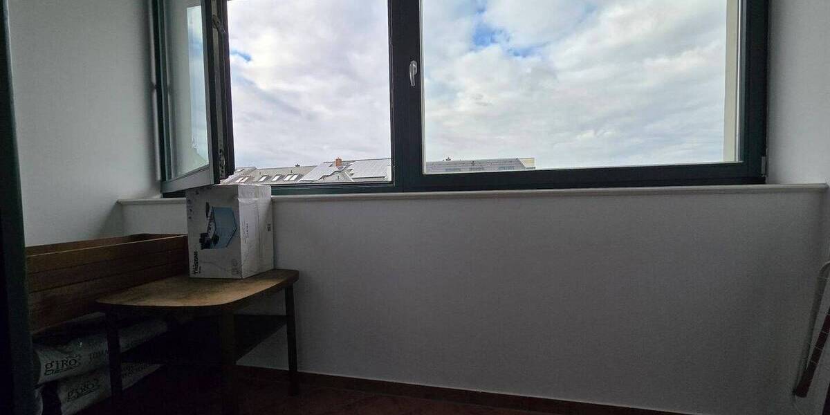 großzügige 2-Zimmer-Dachgeschosswohnung mit BalkonLoggia und EBK (wenn gewünscht) 2 zimmer