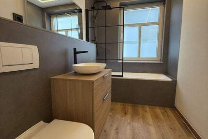 Luxus Erdgeschosswohnung mit 20 m² Terrasse & Garten - hochwertig saniert, ruhig, privat - prov-frei 3 zimmer