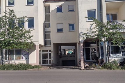 Coswig: Bad mit Wanne und Dusche und offene Küche mit EBK - Wohnung Coswig Coswig | Angebot:27312827