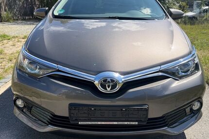 Toyota Auris 35.200 km 11.000 &euro; Dresden 01097