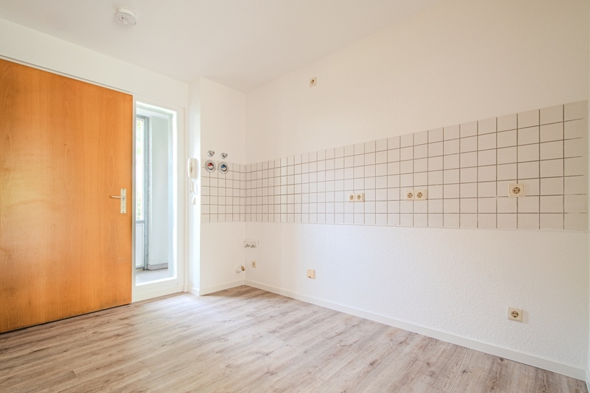 BEZUGSFREI – TERRASSE & GARTENATEIL – DUSCHBAD MIT FENSTER – TG-PARKER – UNINÄHE 1 zimmer