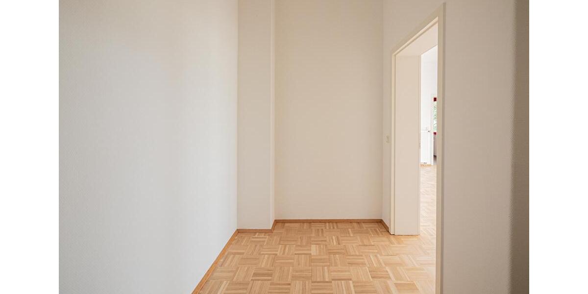 Teilmöblierte Altbauwohnung in malerischer Villa und bevorzugter Wohnlage. 2 zimmer