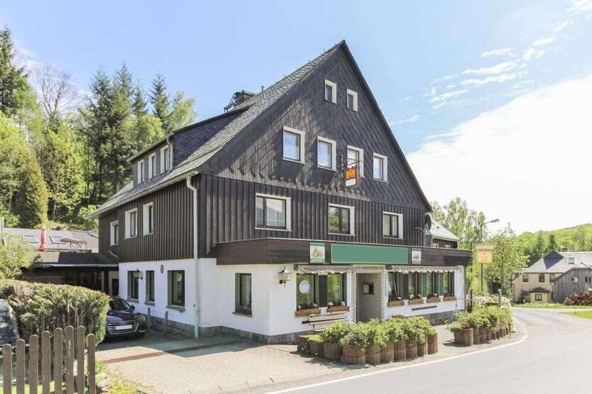 Haus zum Kaufen in HermsdorfErzgebirge 379.000 € 200.11 m²