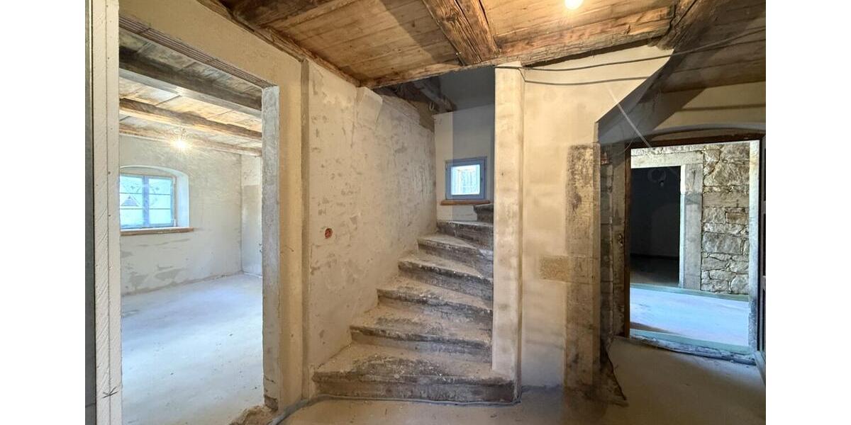 Etagenwohnung Dresden Prohlis - 7 Zimmer, 190 m&sup2;, 2.660&euro; | Angebot:26490342
