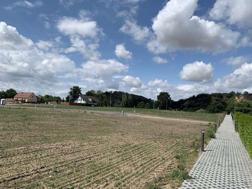 Grundstück zu verkaufen in Nieschütz 115.600 € 680 m²