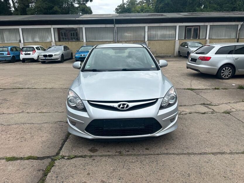 i30