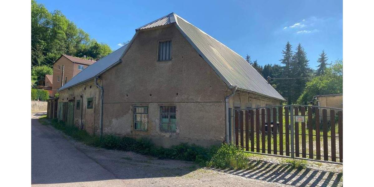 ** VERHANDLUNGSBASIS ** Historisches Mehrfamilienhaus nebst reichlich Nebengelass zum vollständigen Sanieren! 2 zimmer