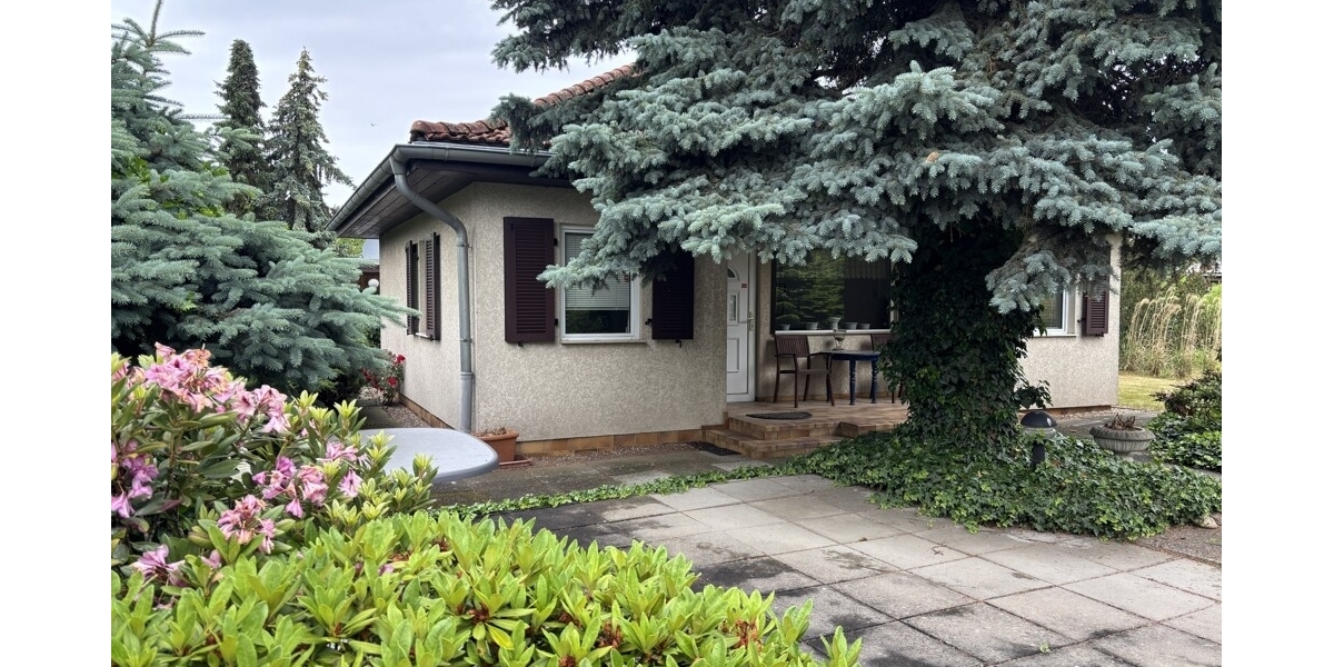 Idyllischer Bungalow auf großem Baugrundstück (1.560 m²) mit exzellentem Neubau-Potenzial in Coswig - Bungalow Coswig | Angebot:27443879