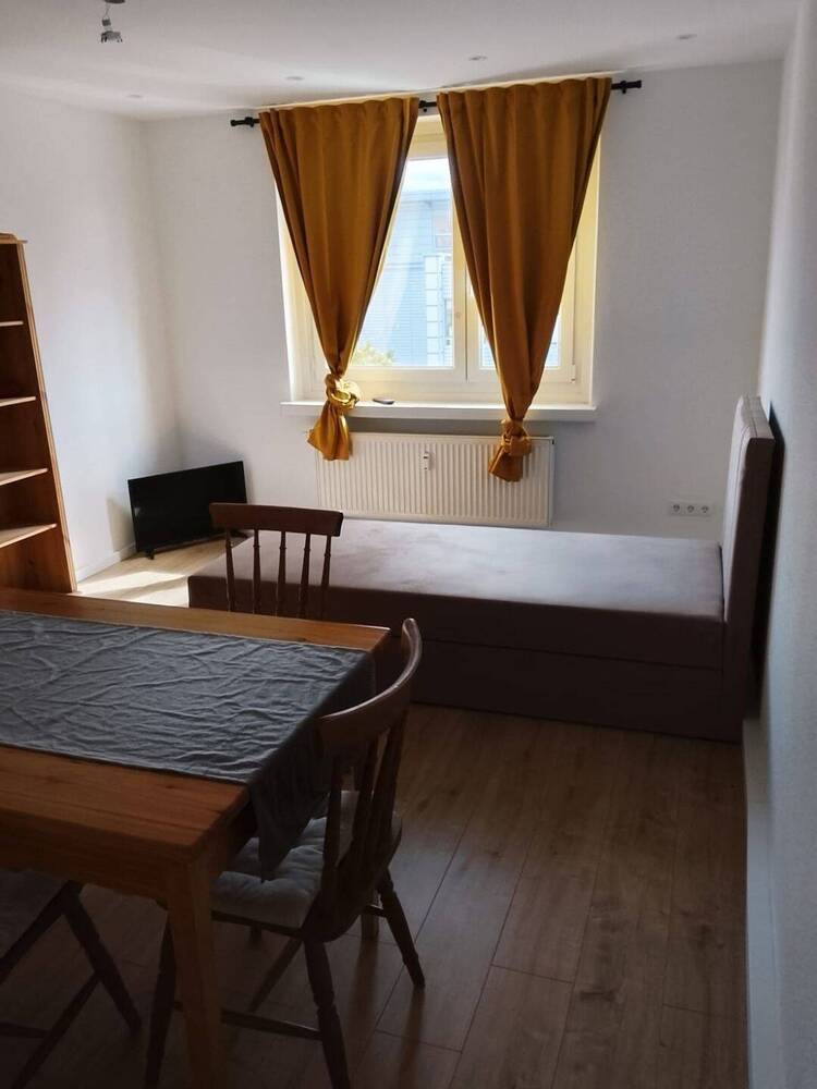 Möblierte und frisch Kernsanierte 2 Zimmer Wohnung mit neuer Einbauküche