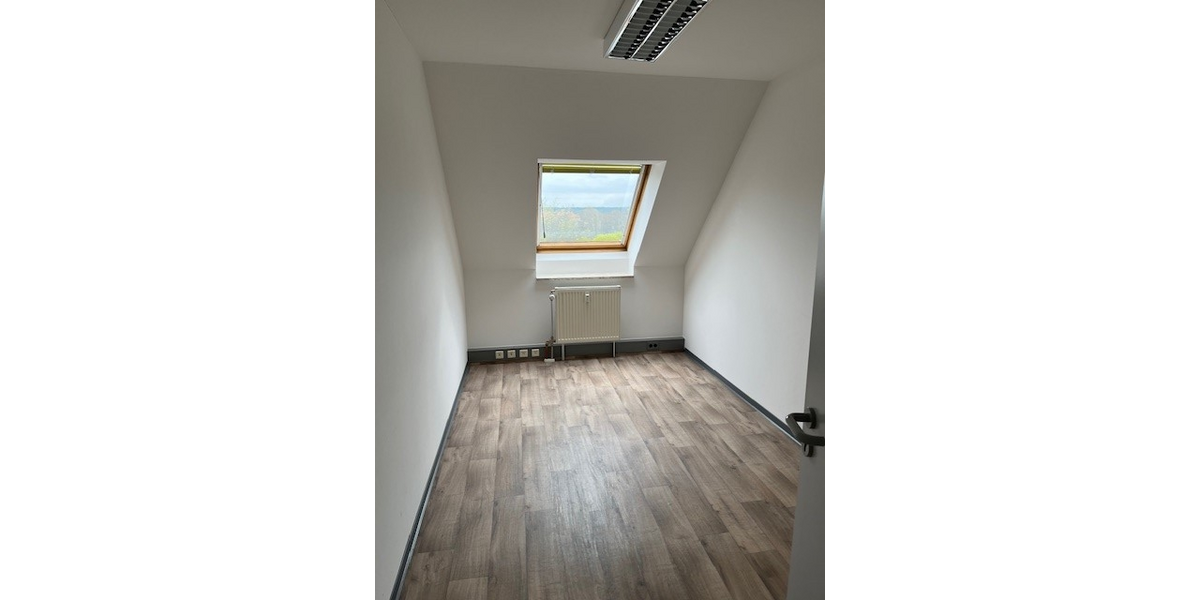 Klotzsche: bezugsferrtiges Büro mit 3 Räumen - Gewerbeobjekt Dresden Klotzsche | Angebot:26475115