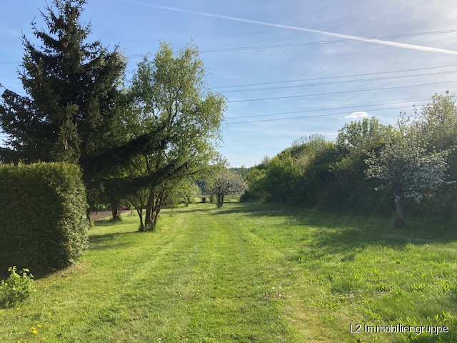 Attraktives Baugrundstück mit sehr großem Garten und Weitblick
