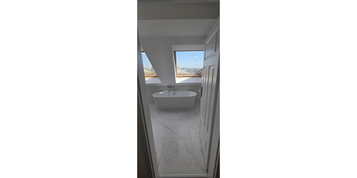 Wunderschöne Dachgeschoss-Wohnung in ruhiger und grüner Lage ab sofort zu vermieten! 4 zimmer