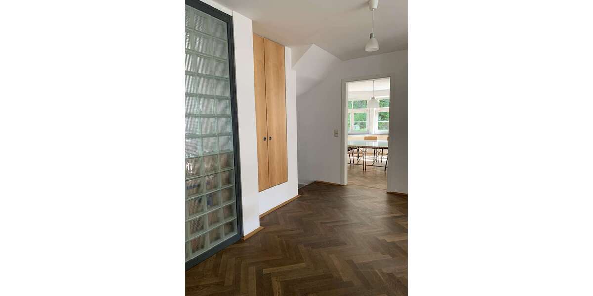 Stilvolle Stadtvilla: Historischer Charme & moderne Ausstattung – Perfekt für Wohnen und Arbeiten zimmer