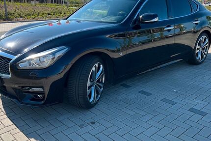 INFINITI Q70 94.000 km 17.200 € Dresden 01219
