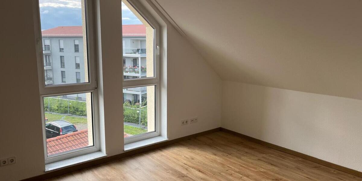 Wohnen in ruhiger Lage: gut geschnittene DG-Wohnung mit Vinylboden - Etagenwohnung Radeburg Radeburg | Angebot:27499550