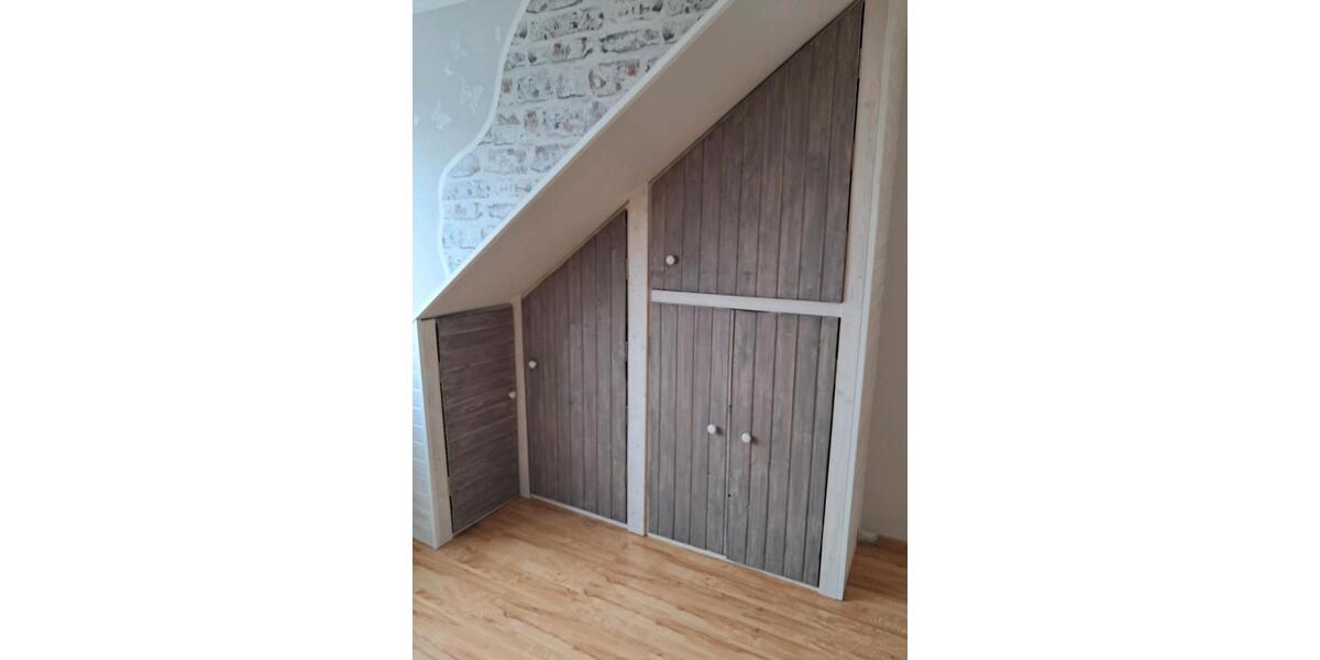 Schöne Dachgeschoss Wohnung zu vermieten 1 zimmer