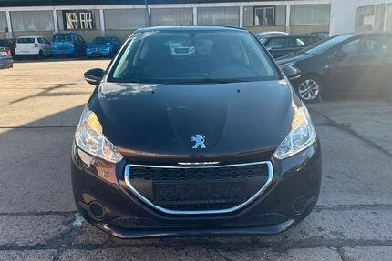 Peugeot 208 81.045 km 3.990 € Dresden 01159