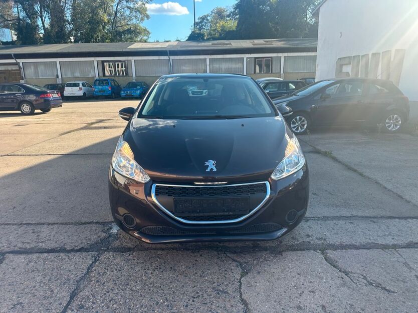 Peugeot 208 81.045 km 3.990 € Dresden 01159
