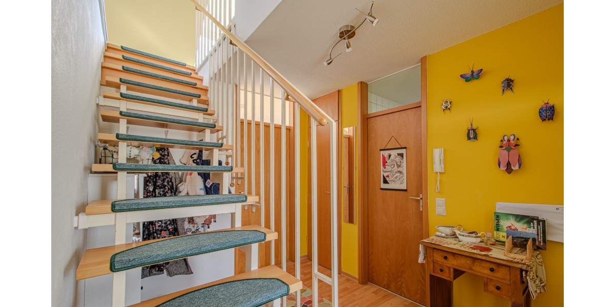 BEZUGSFREI – GEMÜTLICHE MAISONETTE – DACHTERRASSE – DUSCHBAD MIT FENSTER – TG-PARKER 2 zimmer