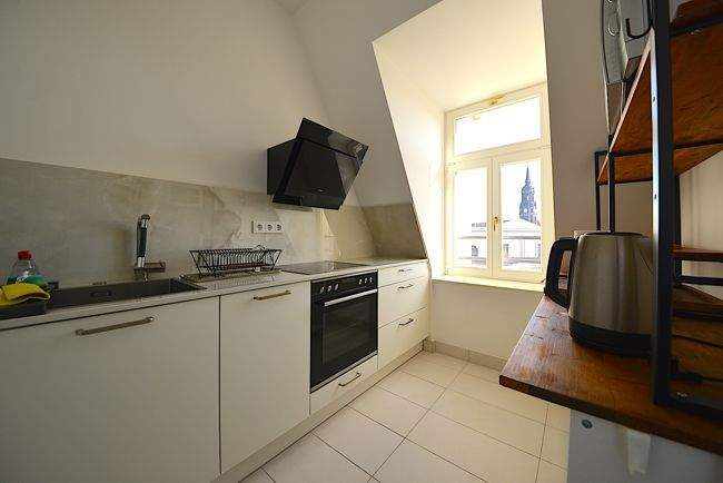 Etagenwohnung Dresden Innere Neustadt - 3 Zimmer, 90 m&sup2;, 1.448&euro; | Angebot:25768402
