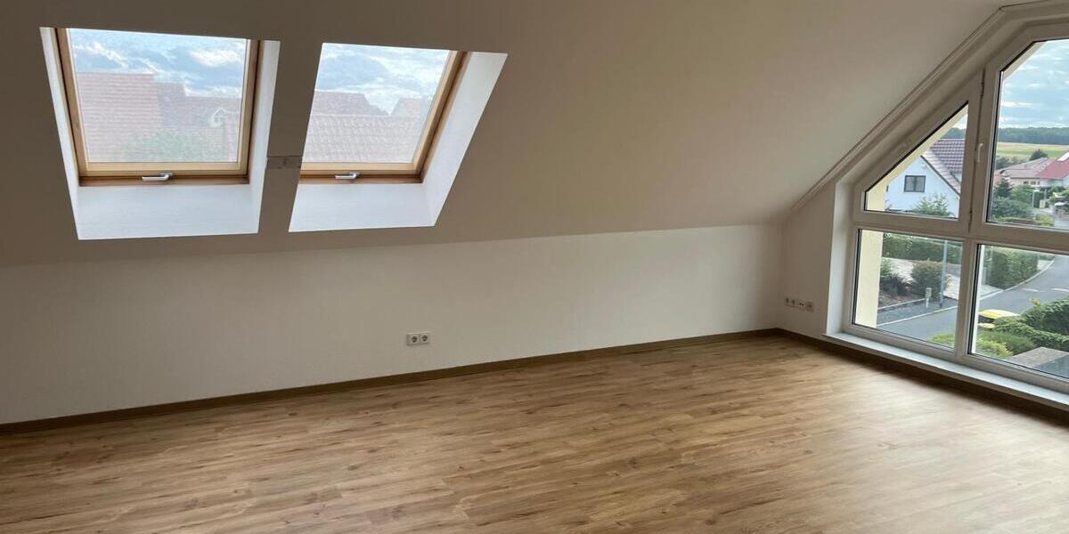 Wohnen in ruhiger Lage: gut geschnittene DG-Wohnung mit Vinylboden - Etagenwohnung Radeburg Radeburg | Angebot:27499550