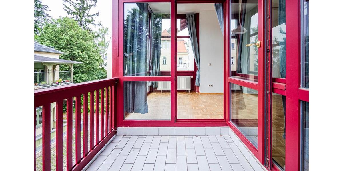 Teilmöblierte Altbauwohnung in malerischer Villa und bevorzugter Wohnlage. 2 zimmer