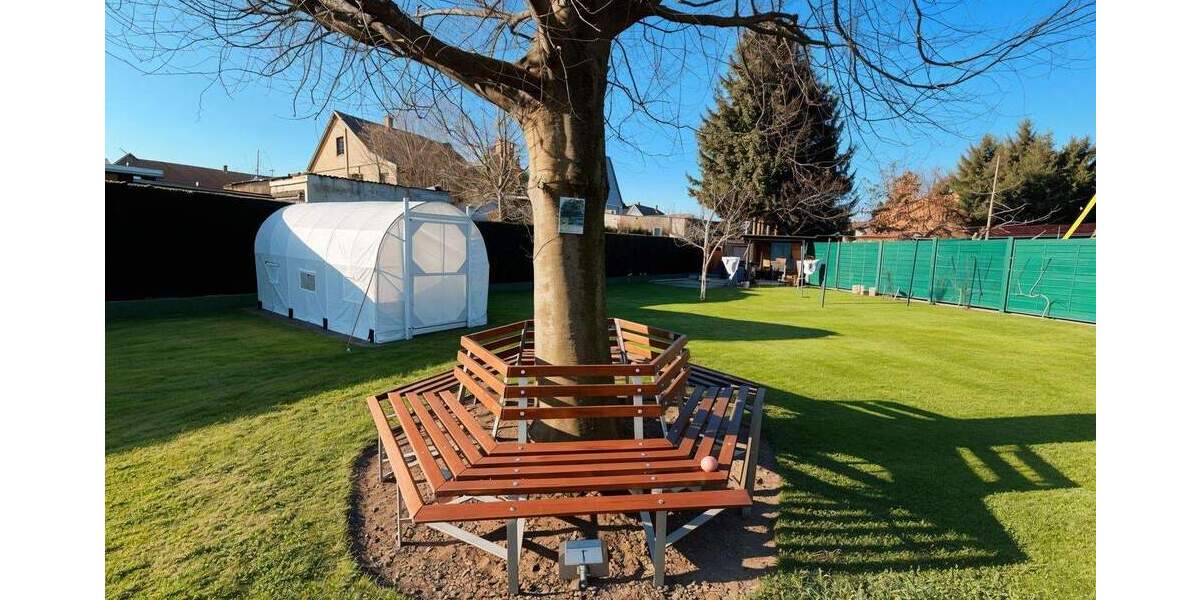 Gepflegtes Zweifamilienhaus mit großem Garten und Pool in Radebeul-Naundorf 7 zimmer