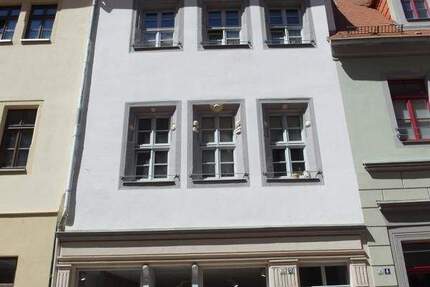 Kleine 3-Zimmer-Dachwohnung mit Badewanne in der Nähe vom Markt 3 zimmer